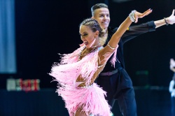 Танцевальные пары выявили сильнейших на областных соревнованиях 