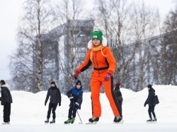 Специалисты «Водника» совместно с партнёрами обустраивают бесплатные катки в Архангельске.